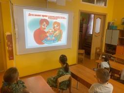 Просмотр презентации "Дети имеют право"